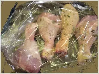 cottura nel sacchetto con il forno a microonde: cosce di pollo