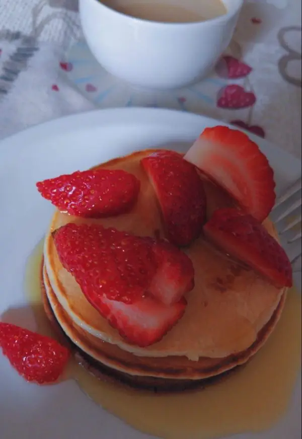 pancake con fragole fresche